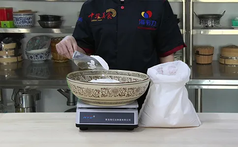 杂粮发糕发酵泡打粉的使用方法,称量杂粮面和面粉