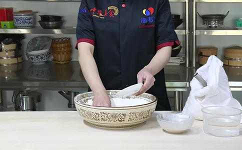 杂粮发糕发酵泡打粉的使用方法,加入辅料混匀