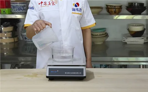 彩虹馒头泡打粉的使用方法,称量水