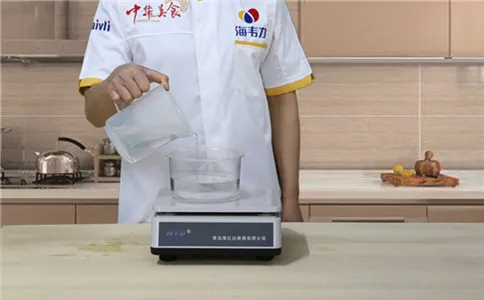 甜馒头泡打粉的使用方法,称量水