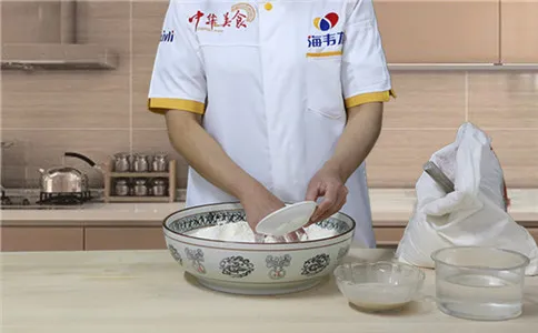 甜馒头泡打粉的使用方法,添加剂加入面粉中