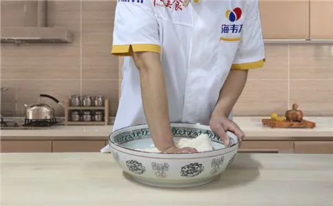 甜馒头泡打粉的使用方法,和面