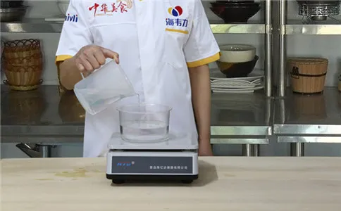 兔子馒头泡打粉的使用方法,称量水