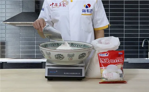 寿桃馒头泡打粉的使用方法,称量面粉