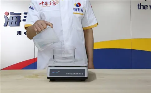 手工馒头泡打粉的使用方法,称量水
