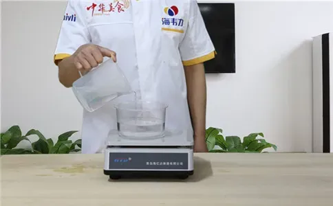 全麦面馒头泡打粉的使用方法,称量水