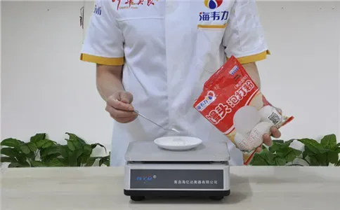 巧克力馒头泡打粉的使用方法,称量馒头泡打粉