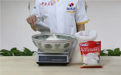 巧克力馒头泡打粉的使用方法,称量面粉