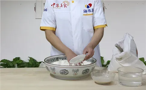 巧克力馒头泡打粉的使用方法,添加剂加入面粉中
