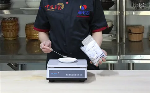 戗面馒头泡打粉的使用方法,称量酵母