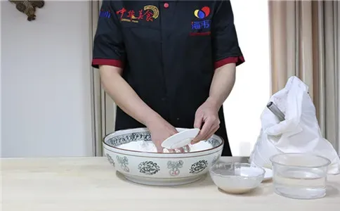 老面馒头泡打粉的使用方法,添加剂加入面粉中