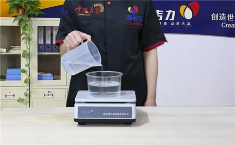 机制馒头泡打粉的使用方法,称量水
