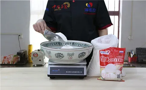 黄豆面馒头泡打粉的使用方法,称量面粉