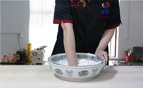 黄豆面馒头泡打粉的使用方法,和面