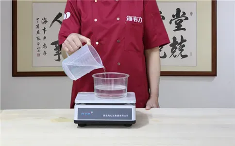 锅贴馒头泡打粉的使用方法,称量水