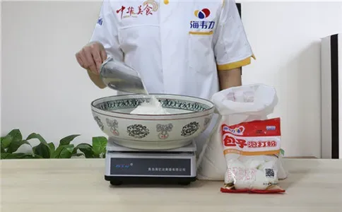大包子泡打粉的使用方法,称量面粉