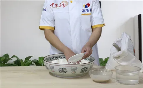 大包子泡打粉的使用方法,添加剂加入面粉中