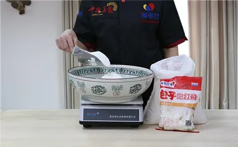 破酥包子泡打粉的使用方法,称量面粉
