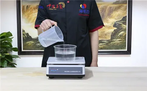 生煎包子泡打粉的使用方法,称量水
