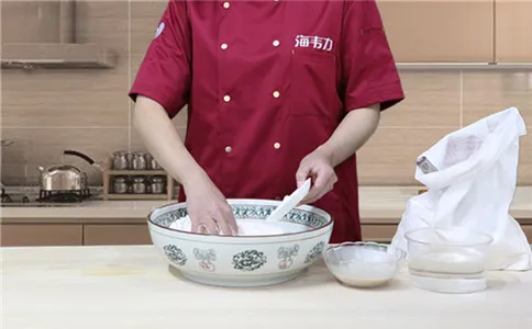 糖三角包子泡打粉的使用方法,添加剂加入面粉中