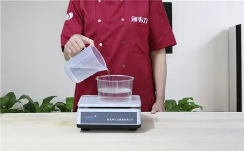 水煎包子泡打粉的使用方法,称量水
