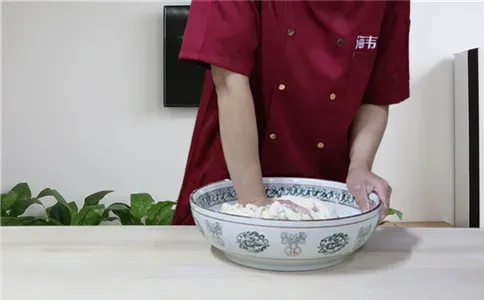 水煎包子泡打粉的使用方法,和面