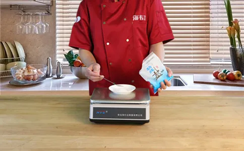 烩面使用面得筋的方法,称量食盐