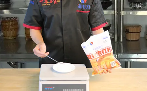 蜂巢蛋糕双效泡打粉的使用方法,称量双效泡打粉