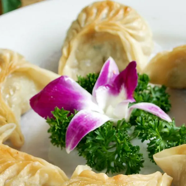芹菜墨鱼水饺