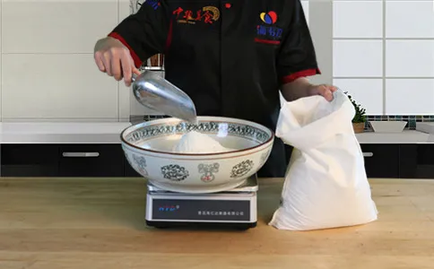称量面粉