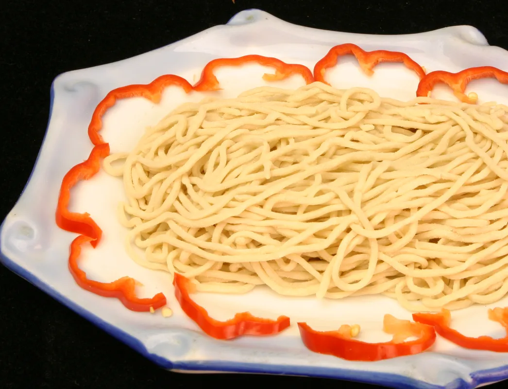 辣子鸡块面的做法