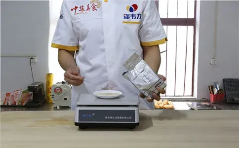 花样枣馒头馒头泡打粉的用法简介,称量酵母
