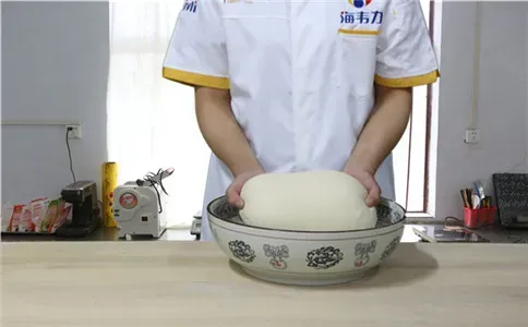 花样枣馒头馒头泡打粉的用法简介, 花样枣馒头光滑面团