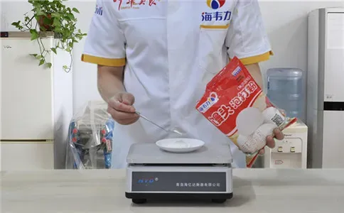 戗面馒头馒头泡打粉的用法简介,称量泡打粉