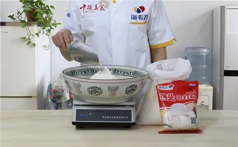 戗面馒头馒头泡打粉的用法简介,称量面粉