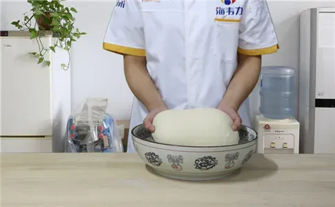 戗面馒头馒头泡打粉的用法简介, 戗面馒头光滑面团