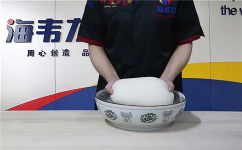 鸡蛋馒头馒头泡打粉的用法简介,鸡蛋馒头和好的面团