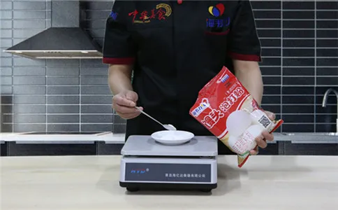 老面馒头馒头泡打粉的用法简介,称量泡打粉
