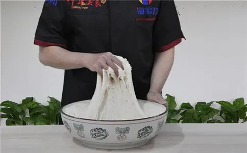玫瑰馒头馒头泡打粉的用法简介,发酵好的玫瑰馒头面团