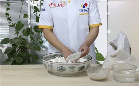 彩虹馒头馒头泡打粉的用法简介,泡打粉的和面方法