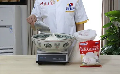 锅贴馒头馒头泡打粉的用法简介,称量面粉