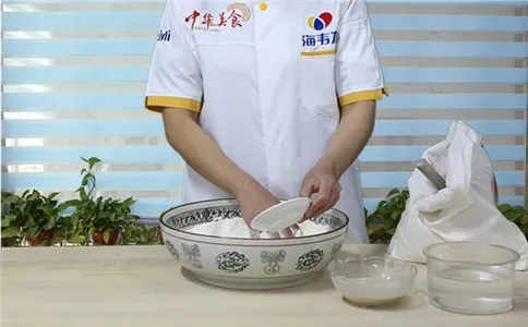 红糖馒头馒头泡打粉的用法简介,泡打粉的和面方法
