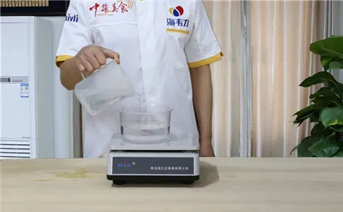 卡通造型馒头馒头泡打粉的用法简介,称量水