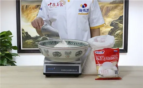 南瓜馒头馒头泡打粉的用法简介,称量面粉