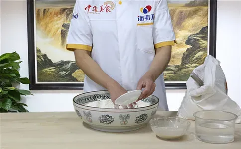 南瓜馒头馒头泡打粉的用法简介,泡打粉的和面方法