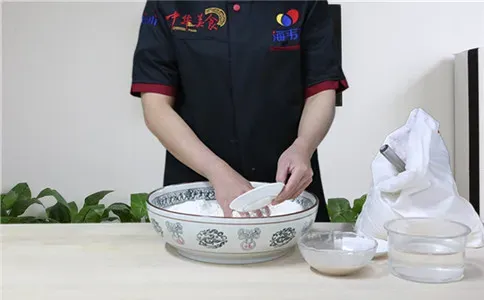 甜馒头馒头泡打粉的用法简介,泡打粉的和面方法