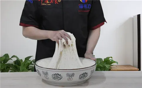 甜馒头馒头泡打粉的用法简介,发酵好的甜馒头面团