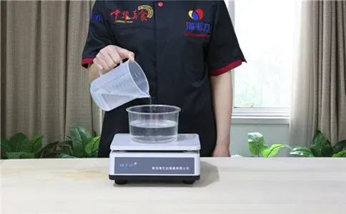 手工馒头馒头泡打粉的用法简介,称量水