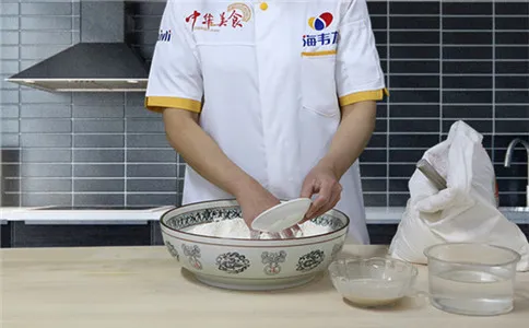 破酥包包子泡打粉的用法简介,泡打粉的和面方法