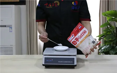 生煎包包子泡打粉的用法简介,称量包子泡打粉